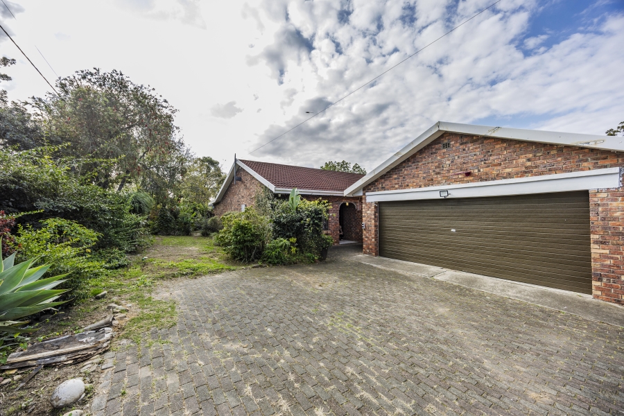 4 Bedroom Property for Sale in Nahoon Valley Park Eastern Cape